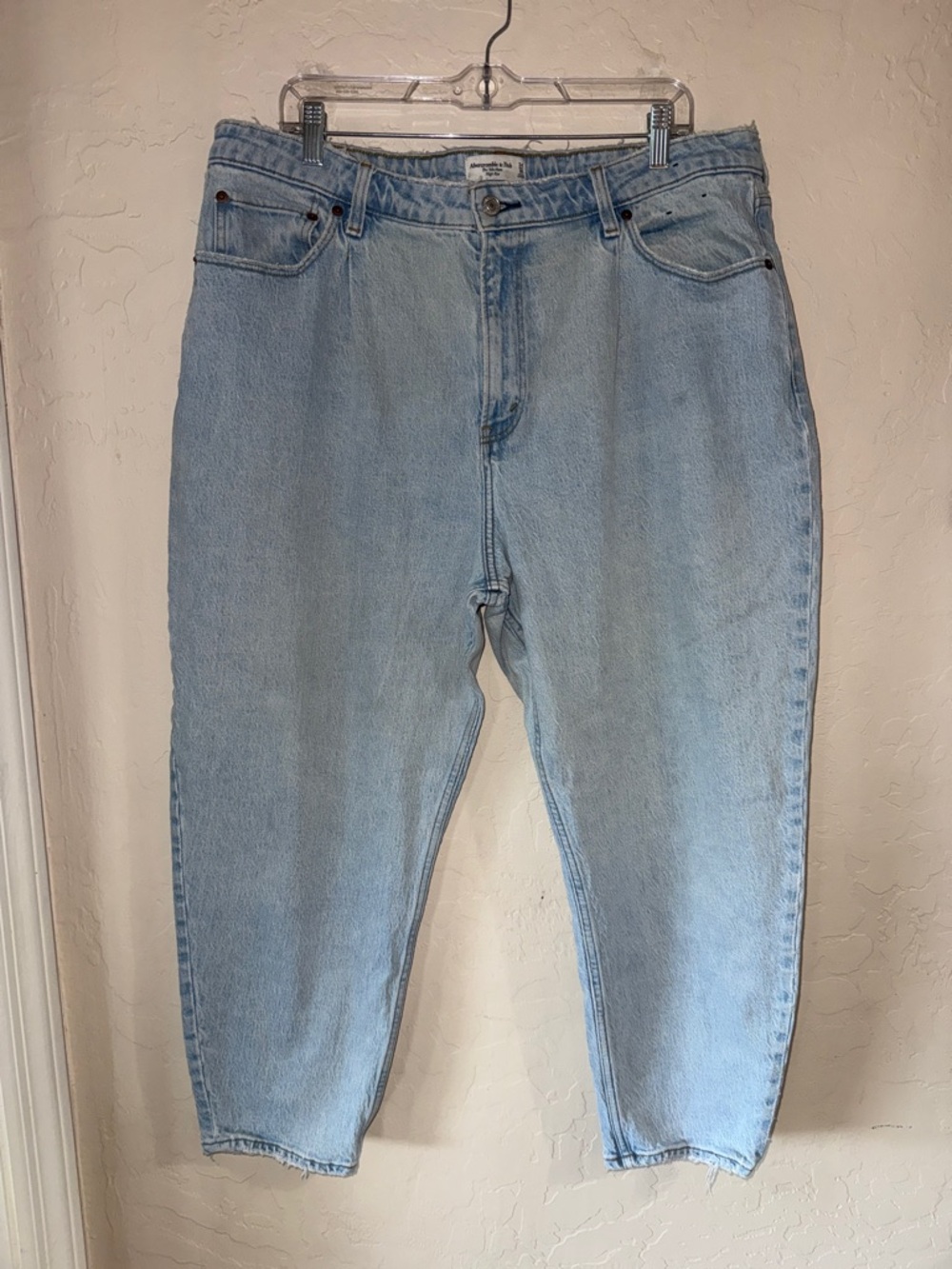 Abercrombie 80s mom high rise jeans size 18